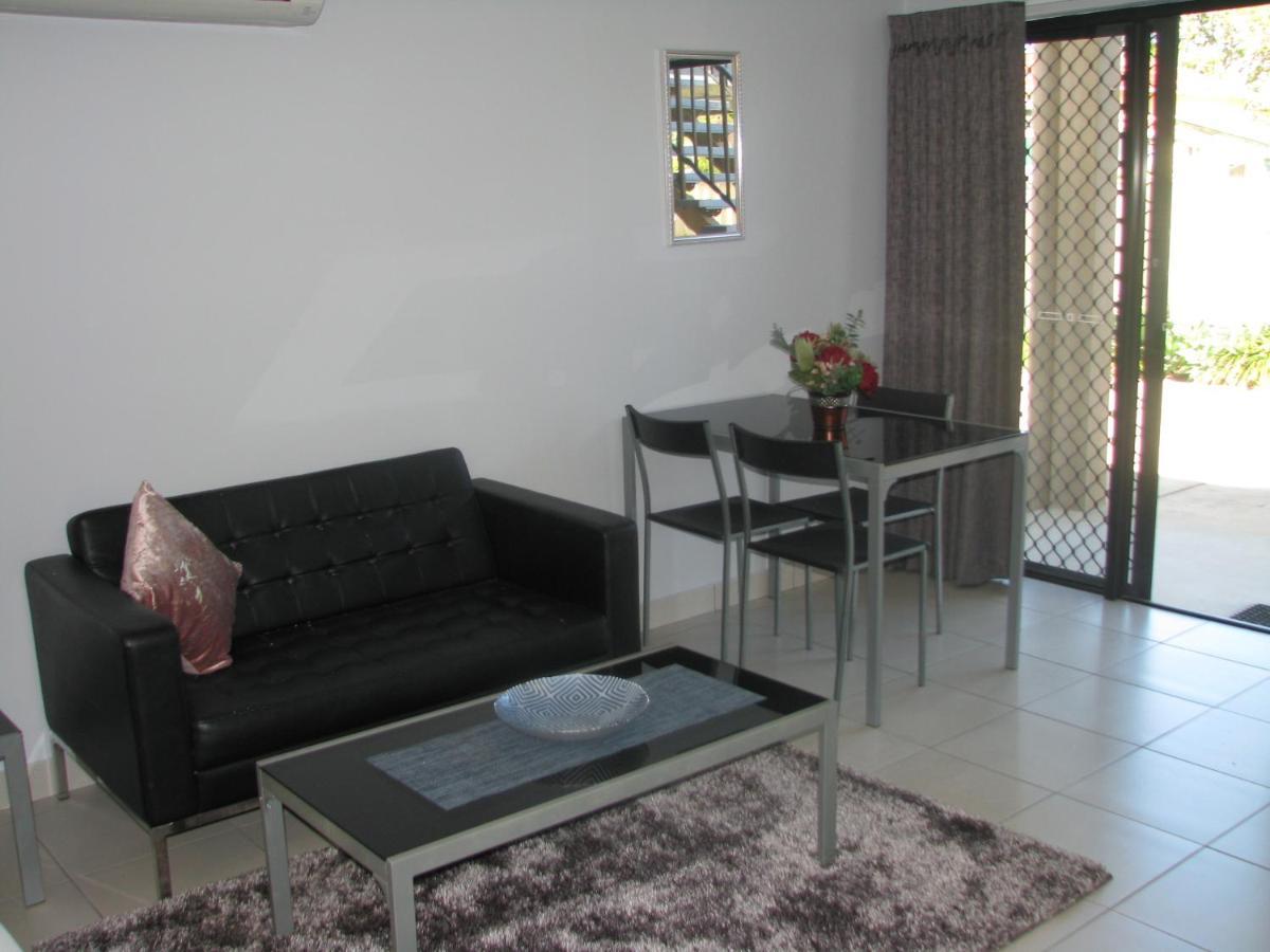 Charm City Motel Bundaberg Bagian luar foto