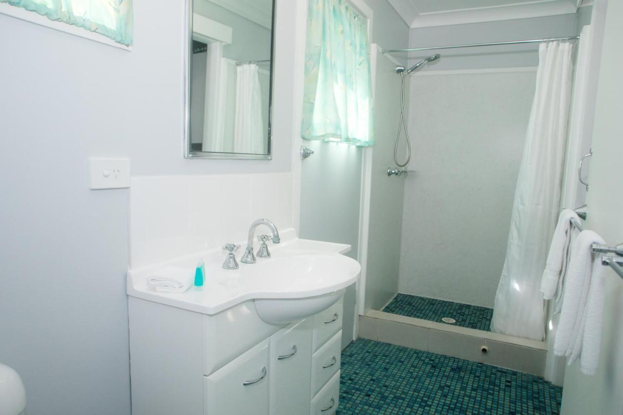 Charm City Motel Bundaberg Bagian luar foto