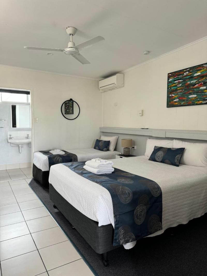 Charm City Motel Bundaberg Bagian luar foto