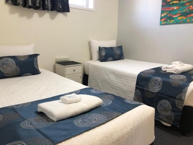 Charm City Motel Bundaberg Bagian luar foto