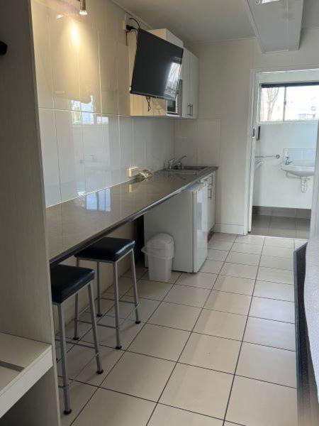 Charm City Motel Bundaberg Bagian luar foto