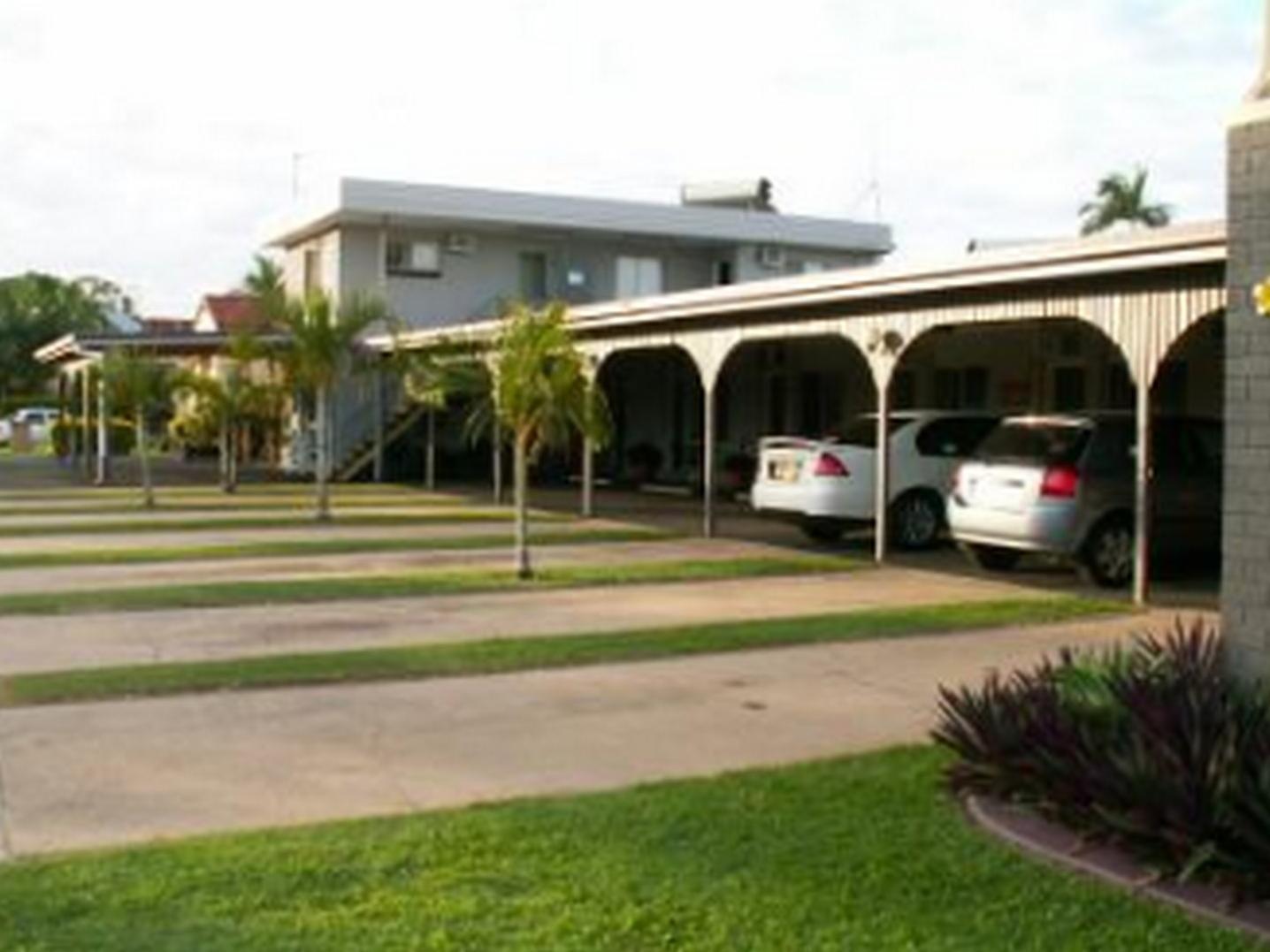 Charm City Motel Bundaberg Bagian luar foto