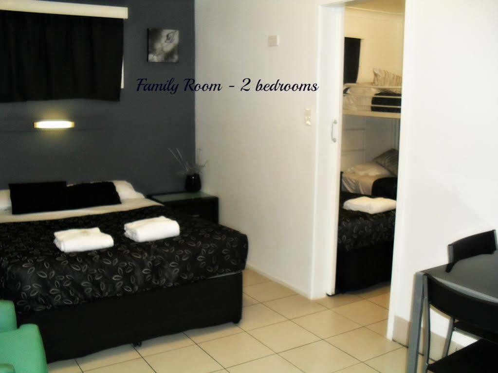 Charm City Motel Bundaberg Bagian luar foto